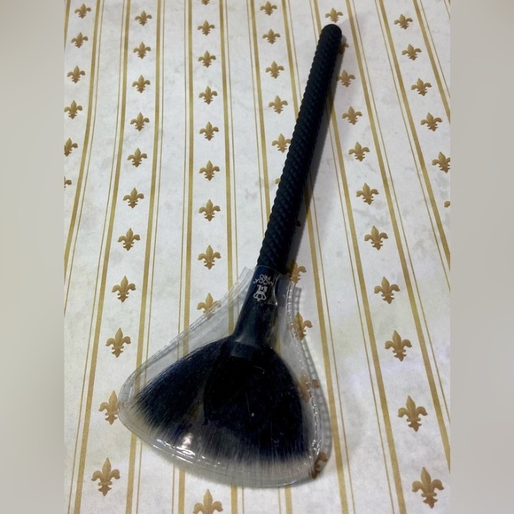 π 3/$15 NWOT Royal Brush Moda Pro Highlight Brush - Picture 4 of 4